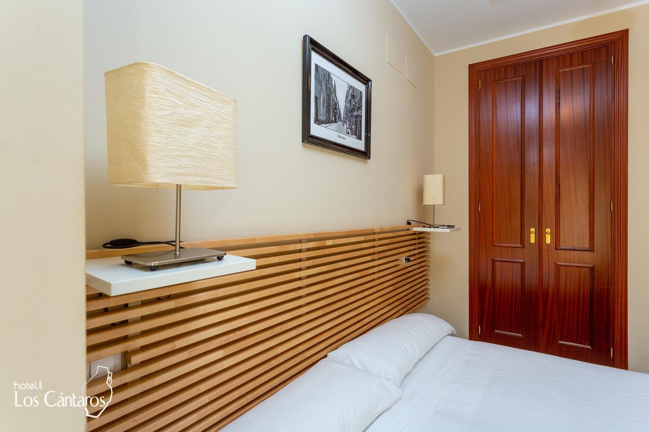 Apartamentos Los Cantaros El Puerto de Santa María Esterno foto